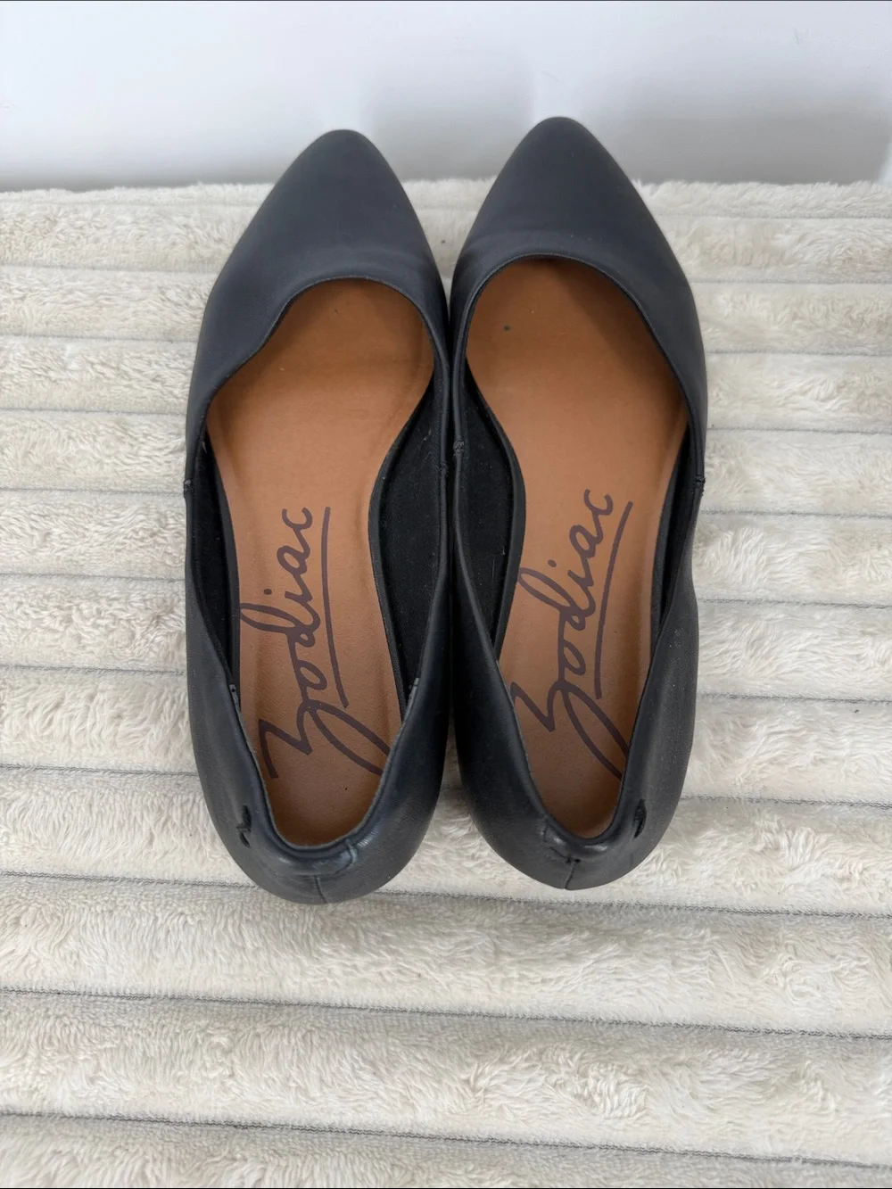 Zodiac women's "Hill" pointed toe flats in black leather size 7.5 - Picture 6 of 8